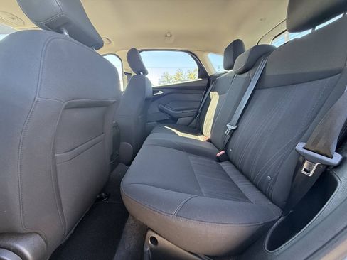Used 2015 Ford Focus SE w/ SE Sport Package FWD image 18