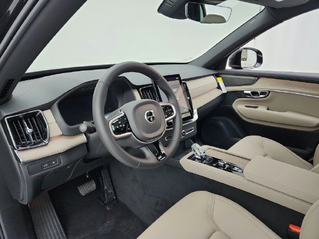 New 2026 Volvo XC90 T8 Plus w/ Protection Package Premier AWD/4WD image 16