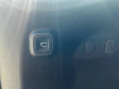 Used 2022 Jeep Cherokee Trailhawk w/ Sun, Sound & Nav Group AWD/4WD image 27