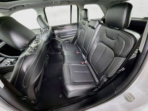 Used 2023 Jeep Grand Cherokee Limited w/ Luxury Tech Group II AWD/4WD image 26