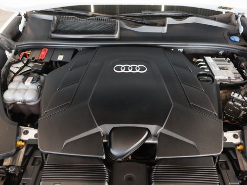 Used 2023 Audi Q8 Premium w/ Convenience Package AWD/4WD image 4