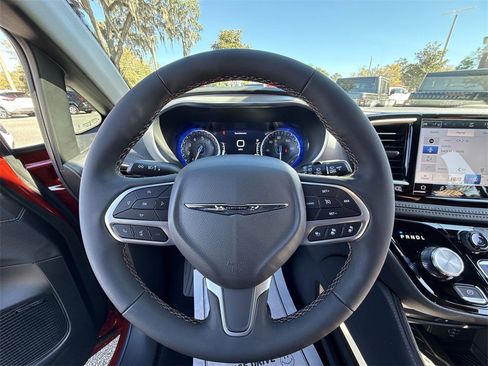 New 2026 Chrysler Pacifica Pinnacle image 14