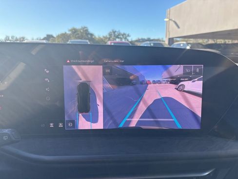 Used 2025 Audi Q5 Premium w/ Convenience Package image 25