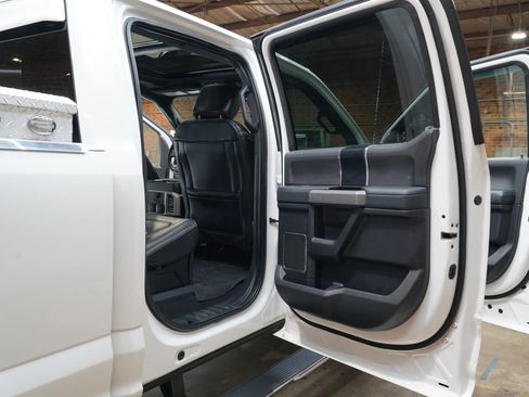 Used 2020 Ford F350 Platinum w/ FX4 Off-Road Package AWD/4WD image 38