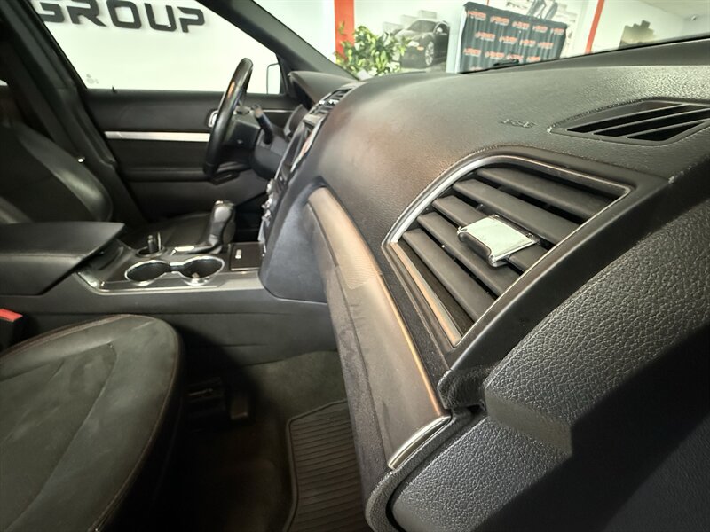 Used 2018 Ford Explorer XLT w/ Equipment Group 202A FWD image 23
