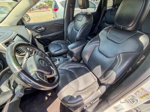 Used 2017 Jeep Cherokee Limited FWD image 9
