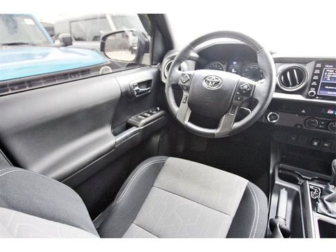 Used 2021 Toyota Tacoma TRD Sport image 7