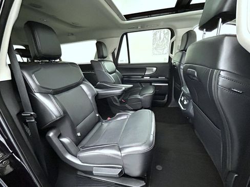 Used 2025 Ford Expedition Max Platinum AWD/4WD image 18