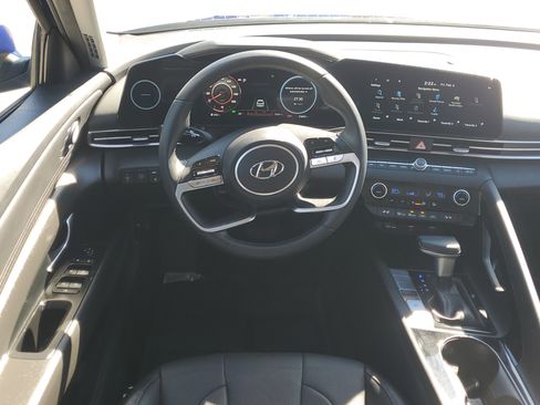 Used 2023 Hyundai Elantra Limited image 16