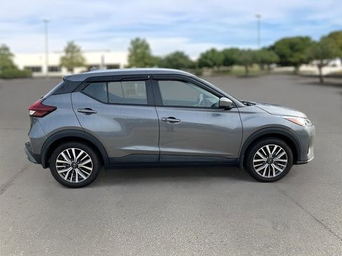 Used 2023 Nissan Kicks SV image 7