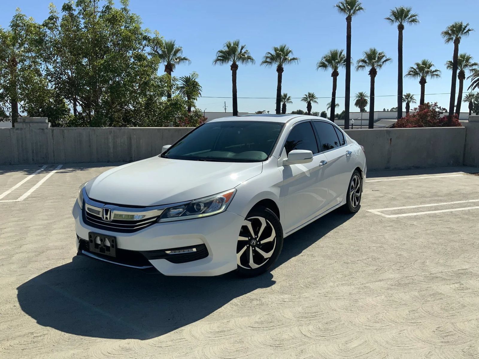 Used 2016 Honda Accord EX image 1