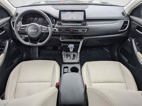 Used 2023 Kia Seltos SX w/ SX Sunroof Package AWD/4WD image 18
