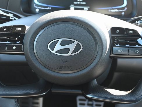 Certified 2025 Hyundai Elantra Sport image 17