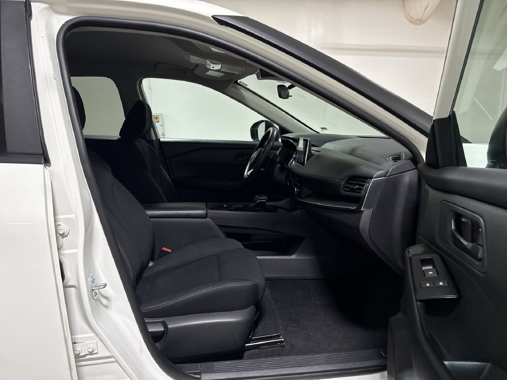 Used 2024 Nissan Rogue S FWD image 21