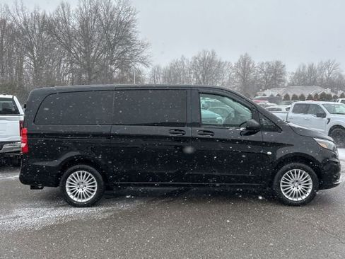 Used 2018 Mercedes-Benz Metris Passenger image 10