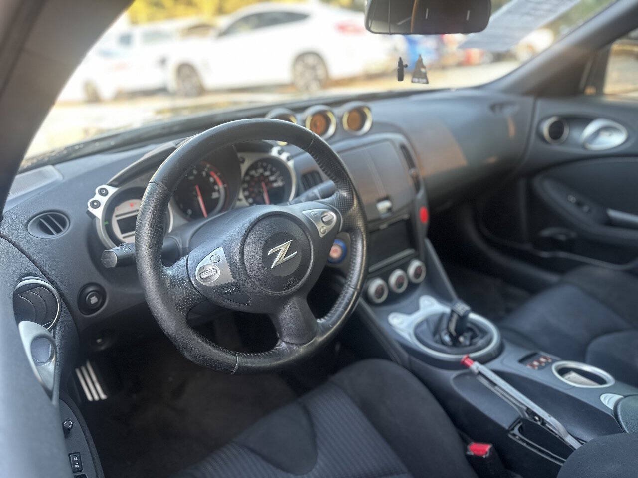 Used 2009 Nissan 370Z Coupe RWD image 17