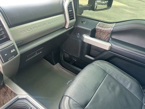 Used 2019 Ford F250 Lariat w/ Lariat Ultimate Package AWD/4WD image 22