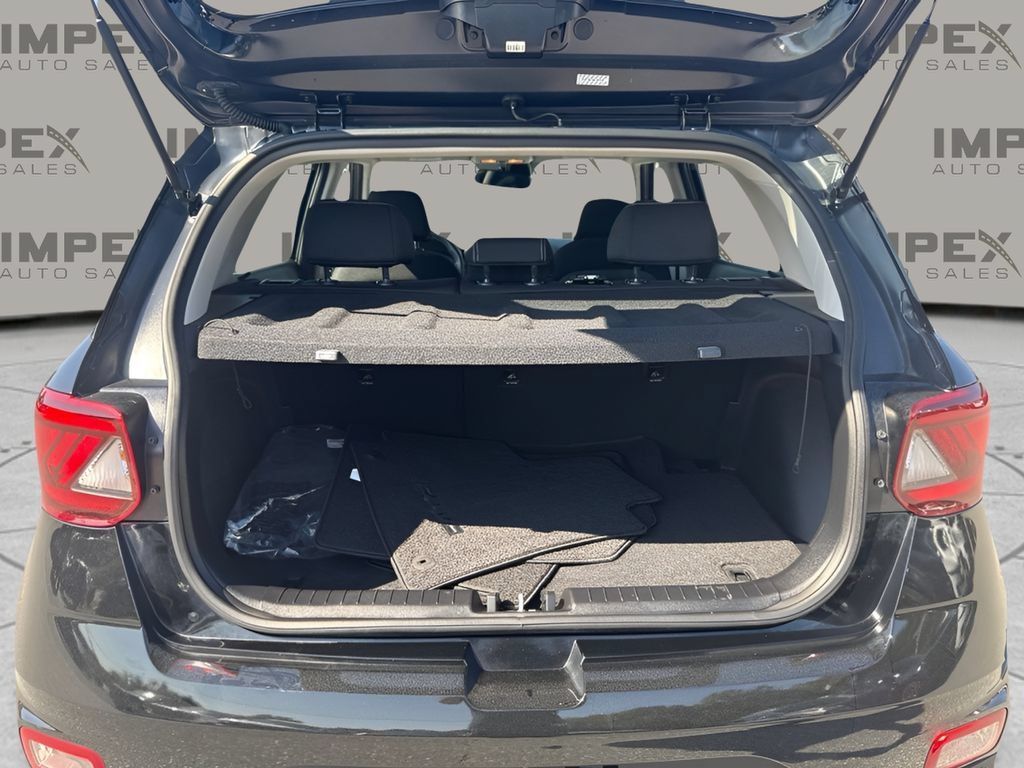 Used 2024 Hyundai Venue SEL FWD image 23