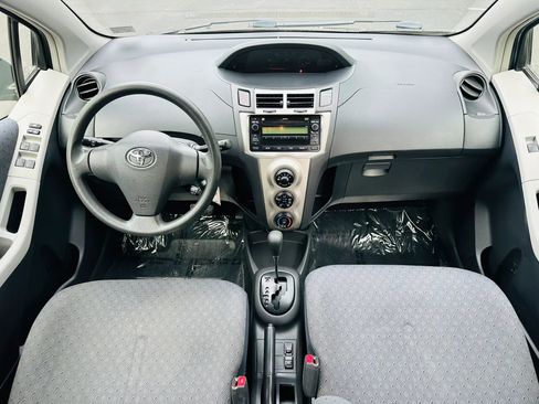 Used 2010 Toyota Yaris 4-Door Hatchback FWD image 9