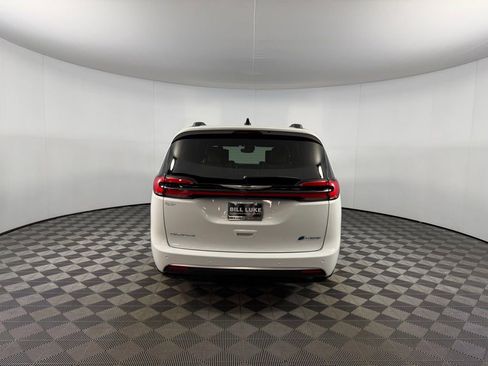 Used 2023 Chrysler Pacifica Pinnacle image 9