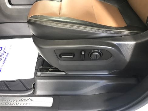 Used 2022 Chevrolet Silverado 2500 High Country w/ Safety Package II image 33