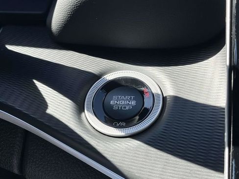 New 2025 Jeep Grand Cherokee L Laredo image 23