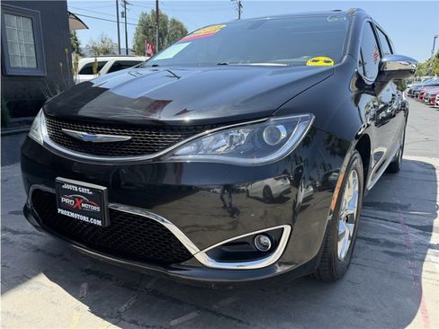 Used 2018 Chrysler Pacifica Limited FWD image 11