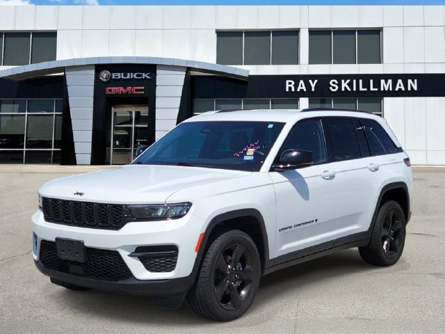 Used 2023 Jeep Grand Cherokee Altitude RWD image 3