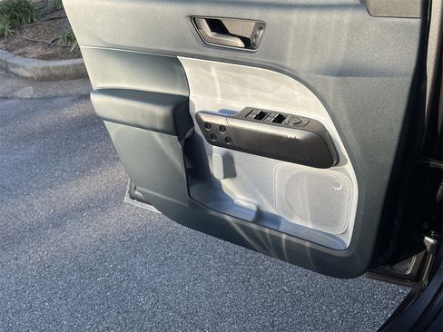 New 2025 Ford Maverick XLT w/ XLT Luxury Package image 17