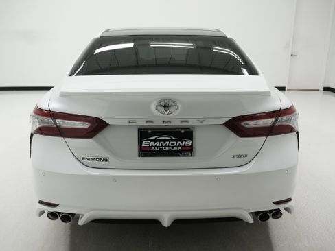 Used 2018 Toyota Camry XSE image 5