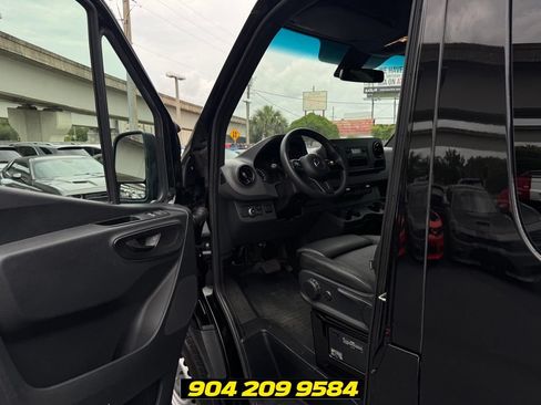 Used 2019 Mercedes-Benz Sprinter 2500 image 16