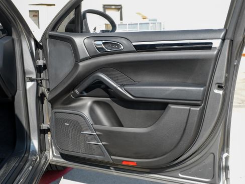Used 2014 Porsche Cayenne image 41