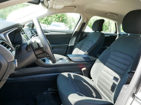 Used 2019 Ford Fusion SE FWD image 34