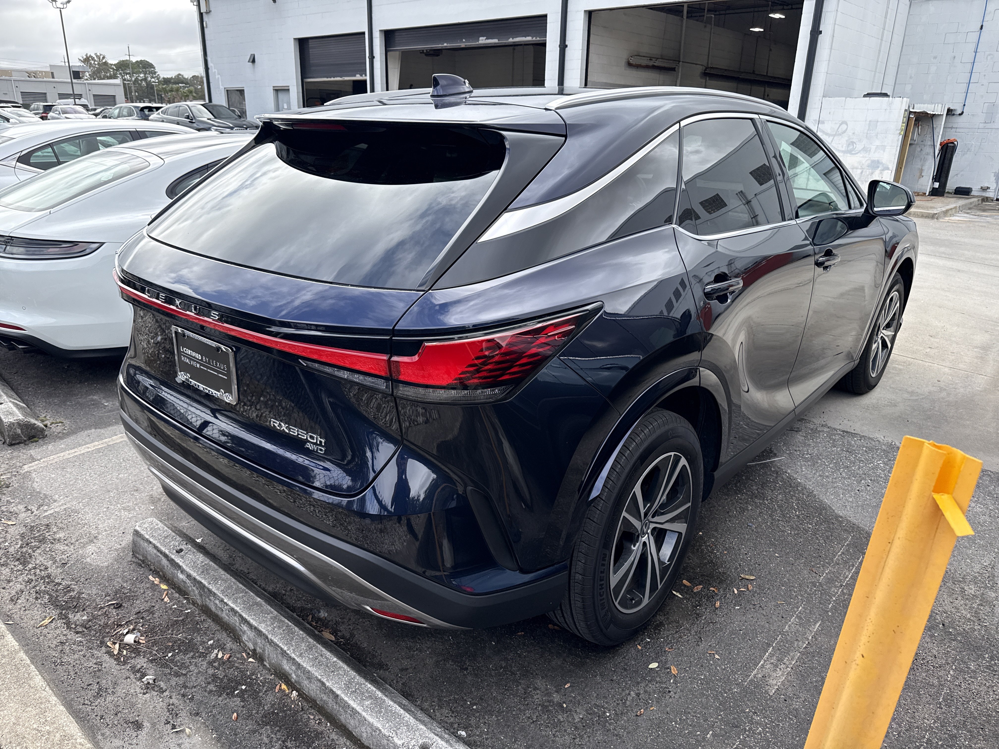 Used 2025 Lexus RX 350h w/ Convenience Package AWD/4WD image 4