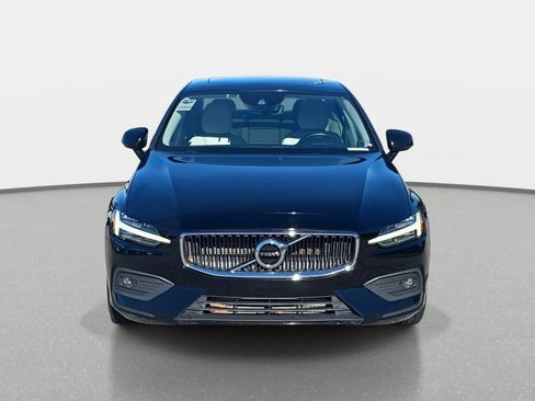 Used 2021 Volvo S60 T5 Momentum image 2