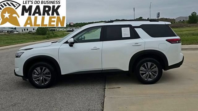 Used 2025 Nissan Pathfinder SV FWD image 5