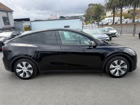 Used 2023 Tesla Model Y Long Range AWD/4WD image 4