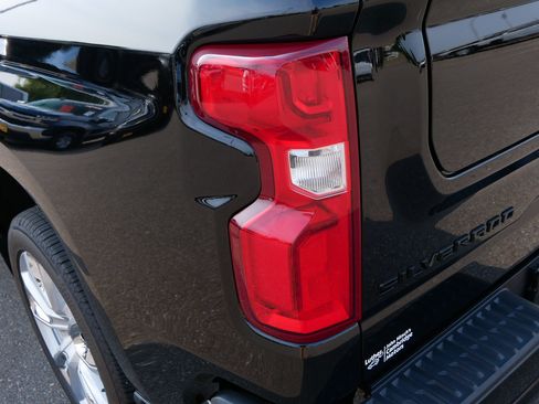 Used 2026 Chevrolet Silverado 1500 High Country AWD/4WD image 19