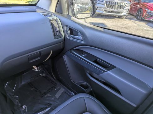 Used 2022 Chevrolet Colorado Z71 w/ Safety Package image 18