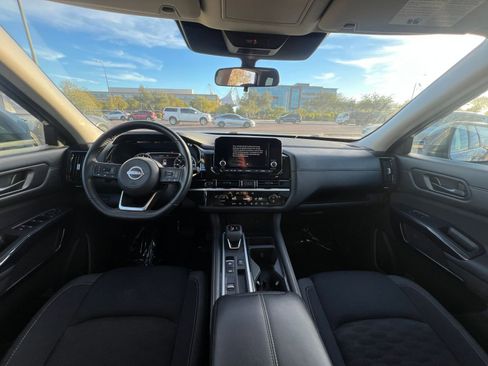 Used 2025 Nissan Pathfinder SV image 33
