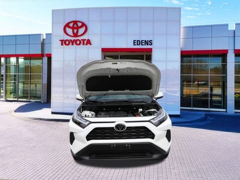 Used 2025 Toyota RAV4 LE AWD/4WD image 12