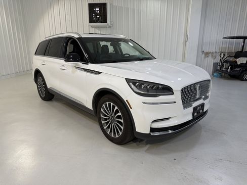 Used 2023 Lincoln Aviator 2WD w/ Premium Package image 7