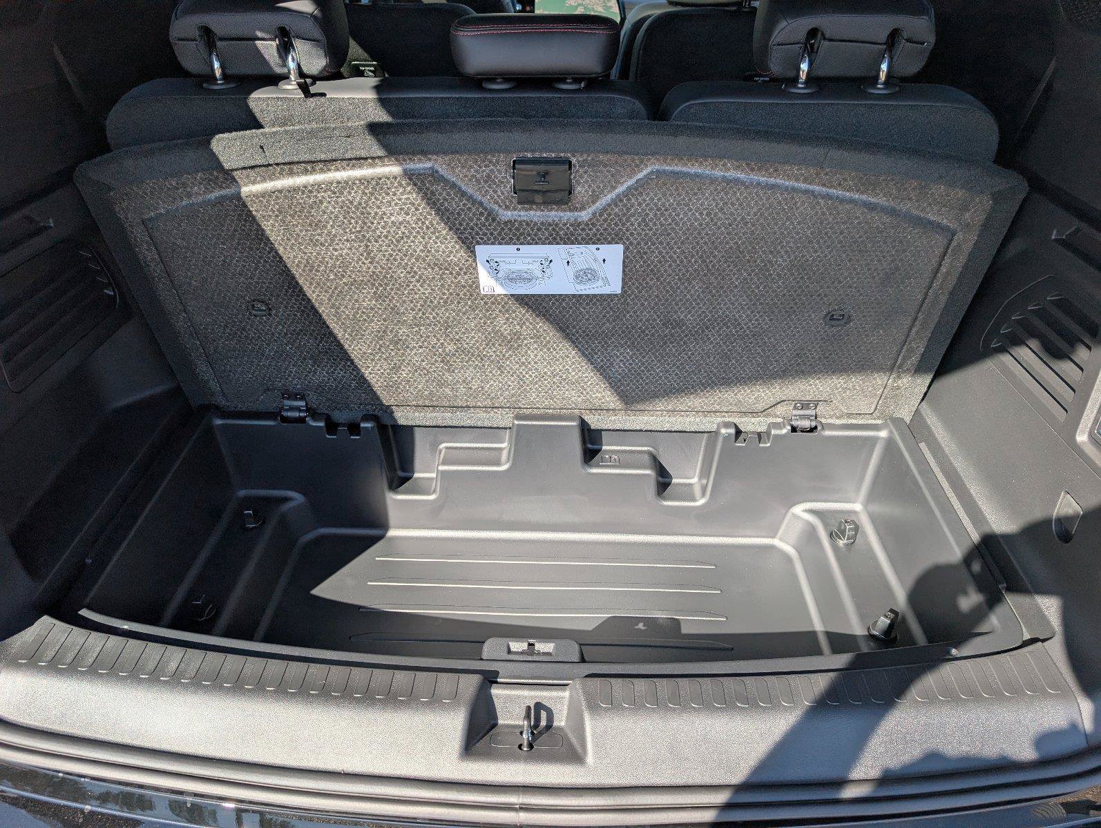 New 2027 Chevrolet Traverse RS FWD image 40