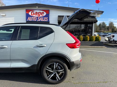 Used 2024 Volvo XC40 B5 Core AWD/4WD image 7