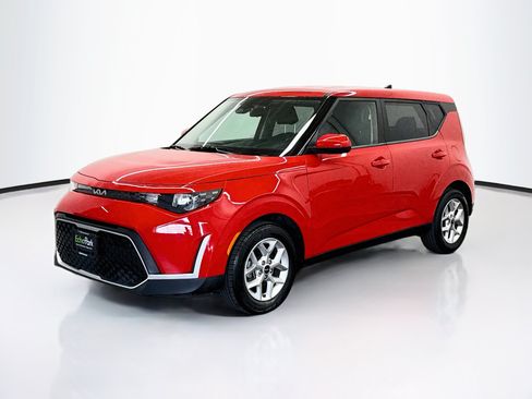 Used 2025 Kia Soul LX w/ LX Technology Package FWD image 3