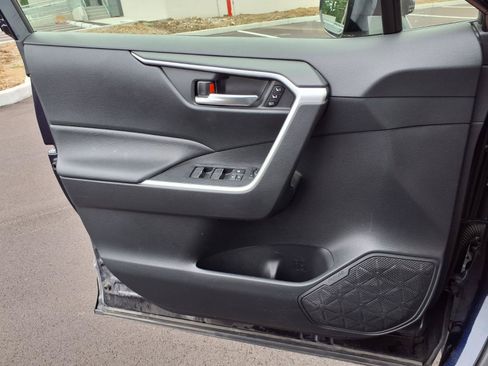 Certified 2022 Toyota RAV4 XLE Premium AWD/4WD image 19