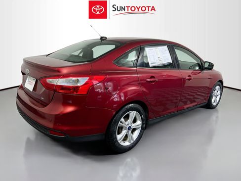 Used 2014 Ford Focus SE w/ SE Winter Package image 4