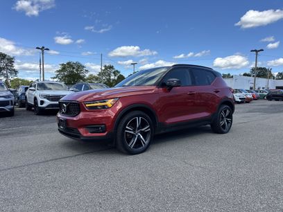 Used 2021 Volvo XC40 T5 R-Design w/ Advanced Package
