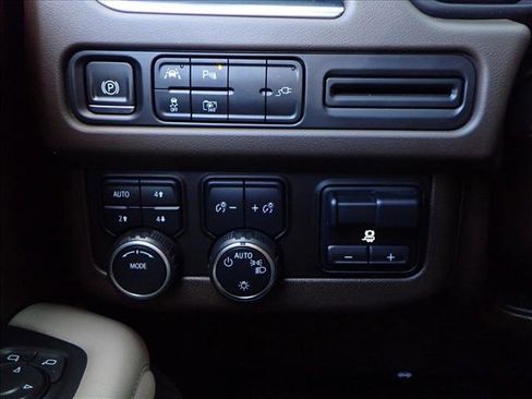 Used 2022 Chevrolet Tahoe LT w/ LT Signature Package image 27