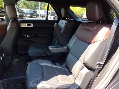 Used 2021 Ford Explorer Platinum w/ Equipment Group 601A AWD/4WD image 31